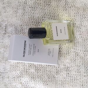 GLOSS MODERNE Clean Luxury Roll-On Perfume Oil - Rive, 15ml/0.50fl oz